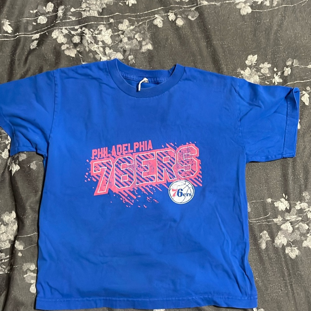 Philadelphia 76ers tee shirt - Youth medium